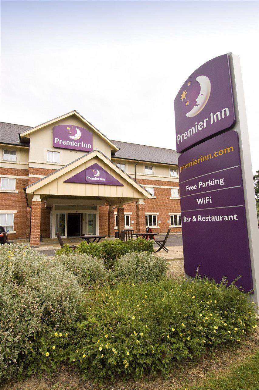 Premier Inn Gatwick Crawley Town West Exterior photo