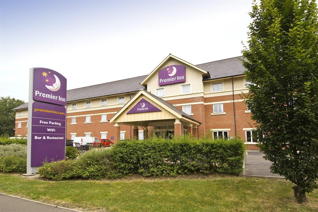 Premier Inn Gatwick Crawley Town West Exterior photo