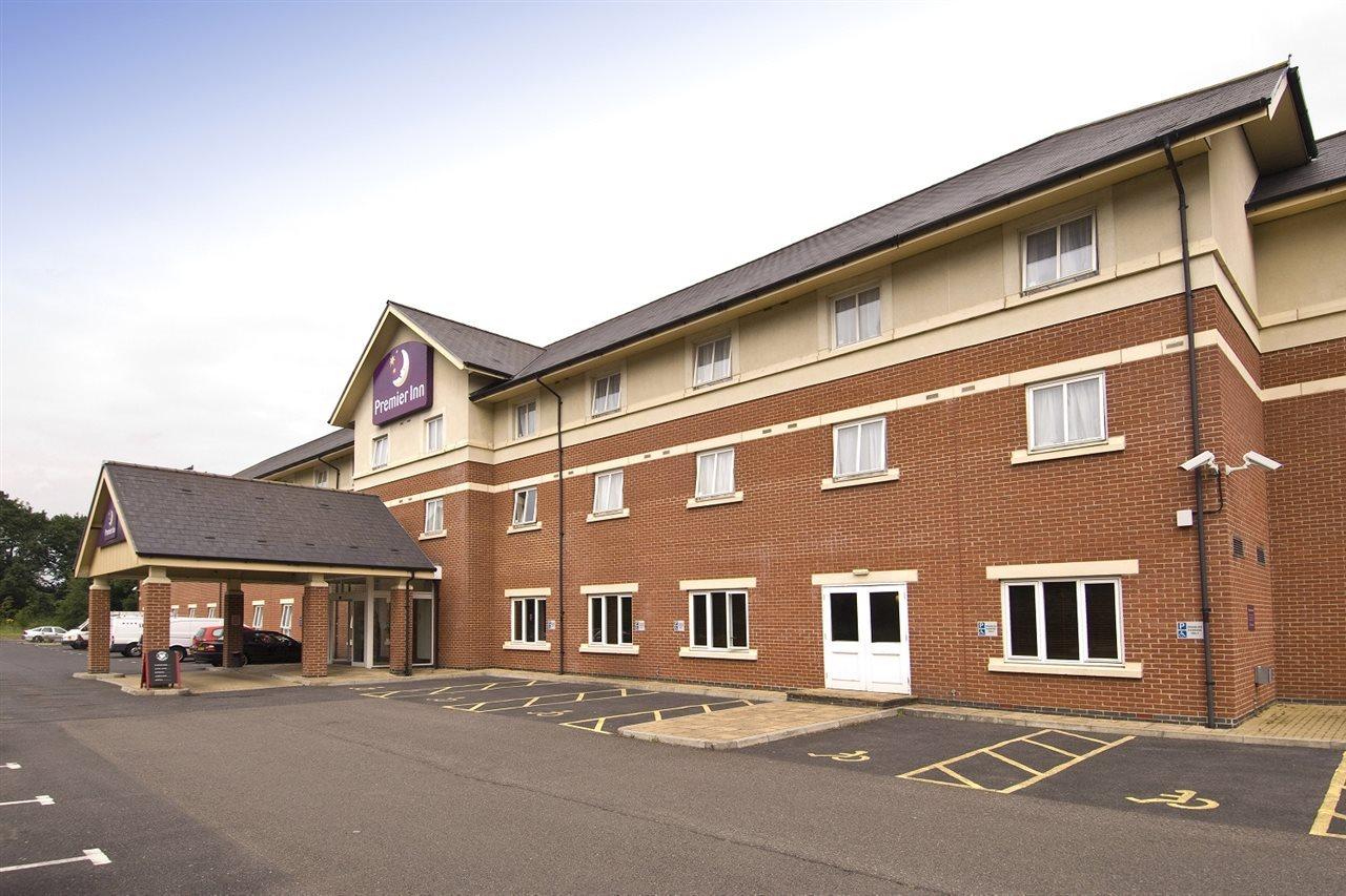 Premier Inn Gatwick Crawley Town West Exterior photo