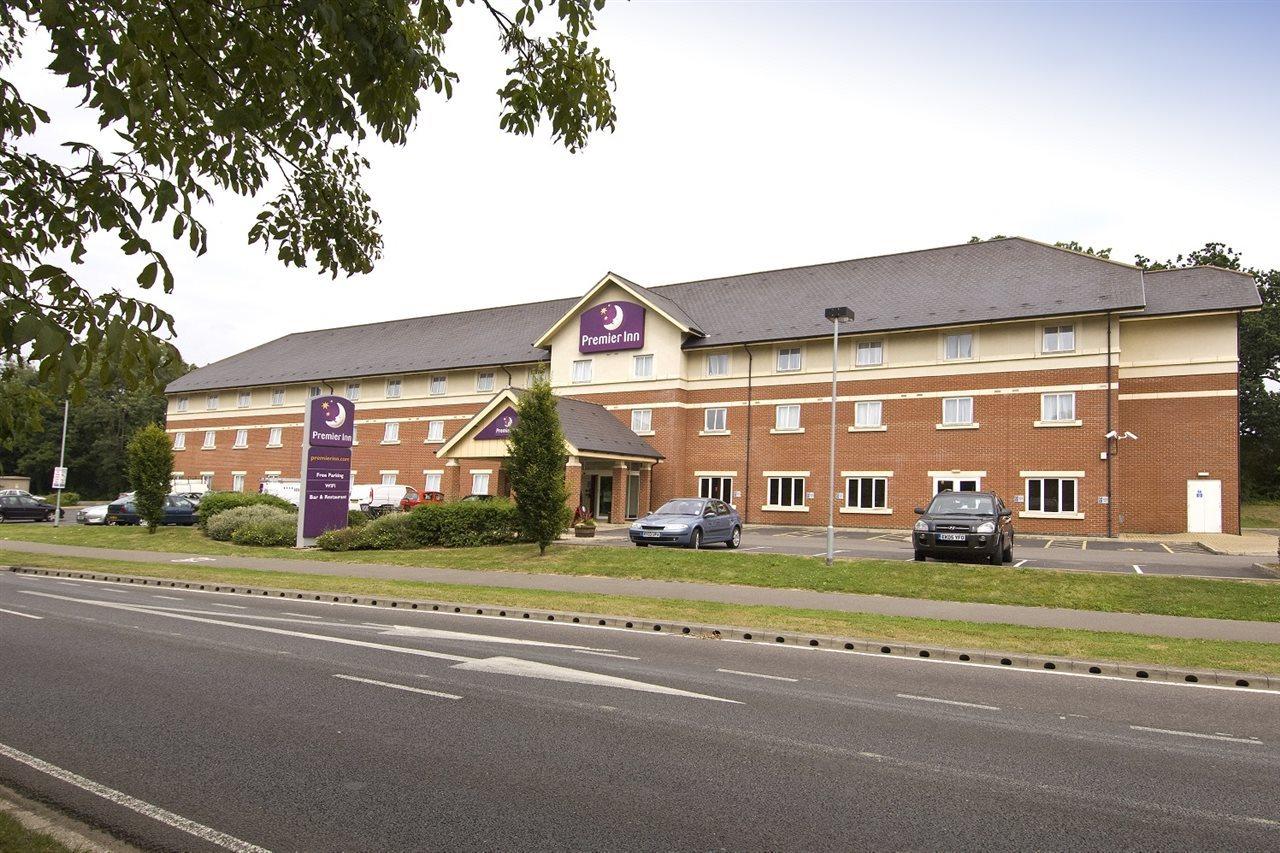 Premier Inn Gatwick Crawley Town West Exterior photo