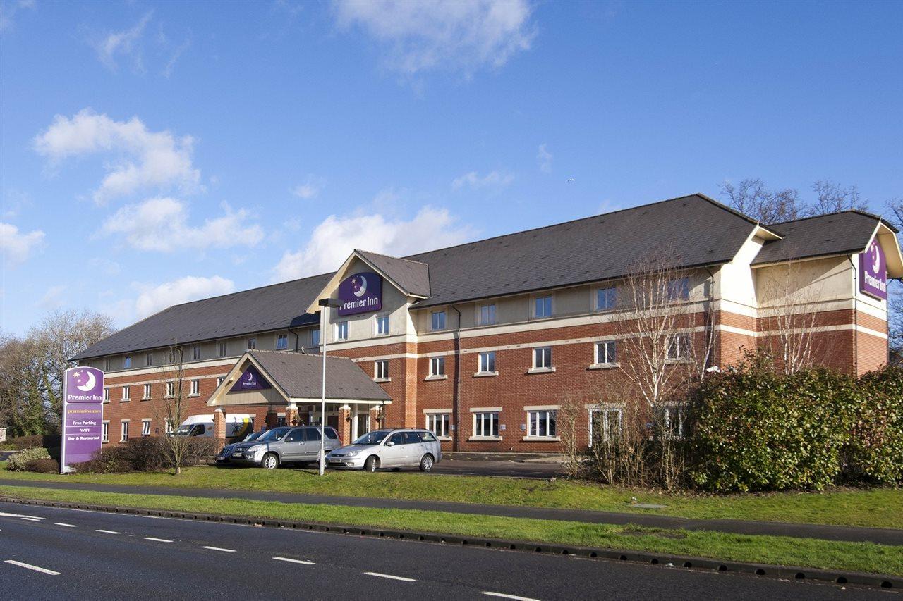 Premier Inn Gatwick Crawley Town West Exterior photo