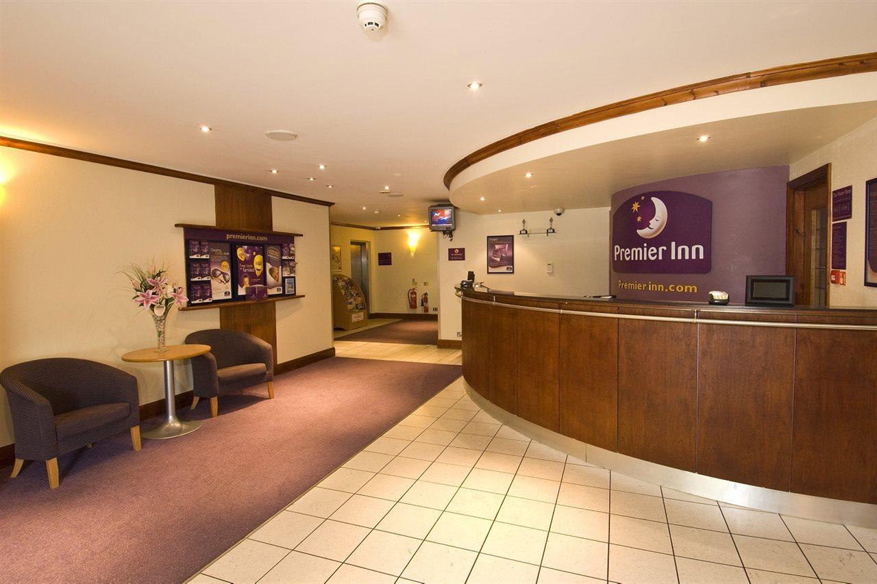 Premier Inn Gatwick Crawley Town West Exterior photo