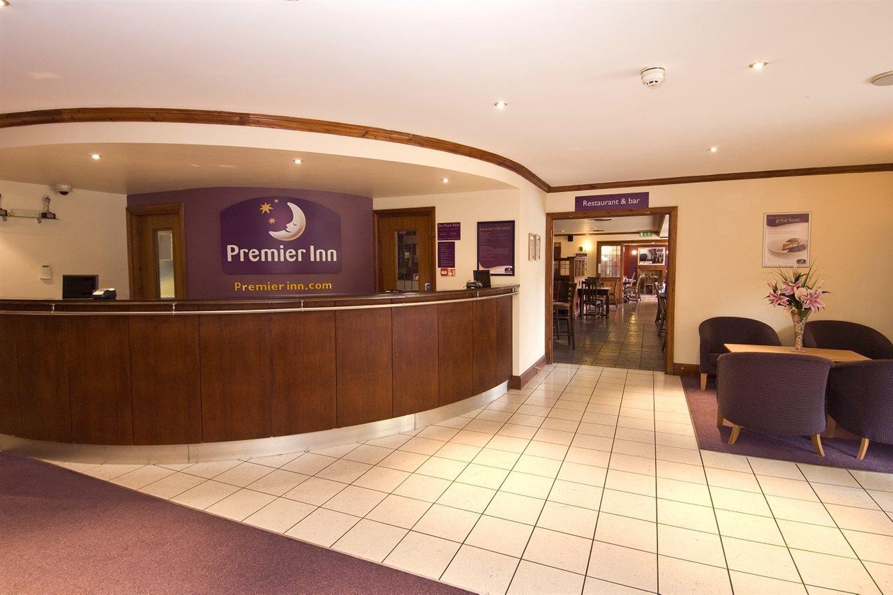 Premier Inn Gatwick Crawley Town West Exterior photo