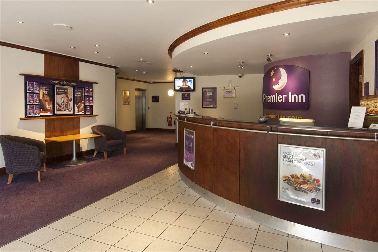 Premier Inn Gatwick Crawley Town West Exterior photo