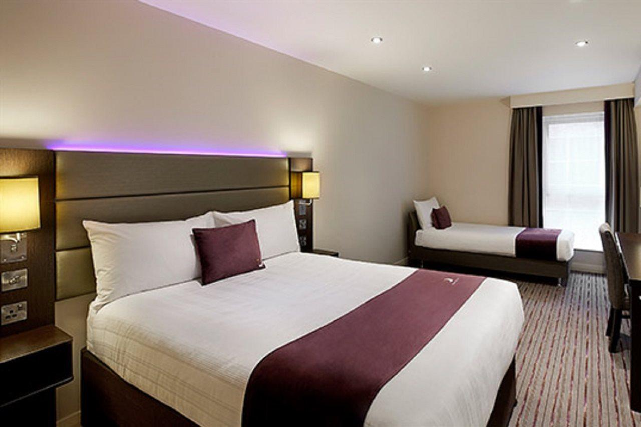 Premier Inn Gatwick Crawley Town West Exterior photo