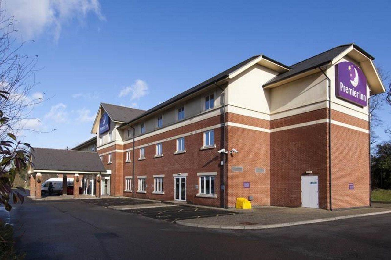 Premier Inn Gatwick Crawley Town West Exterior photo